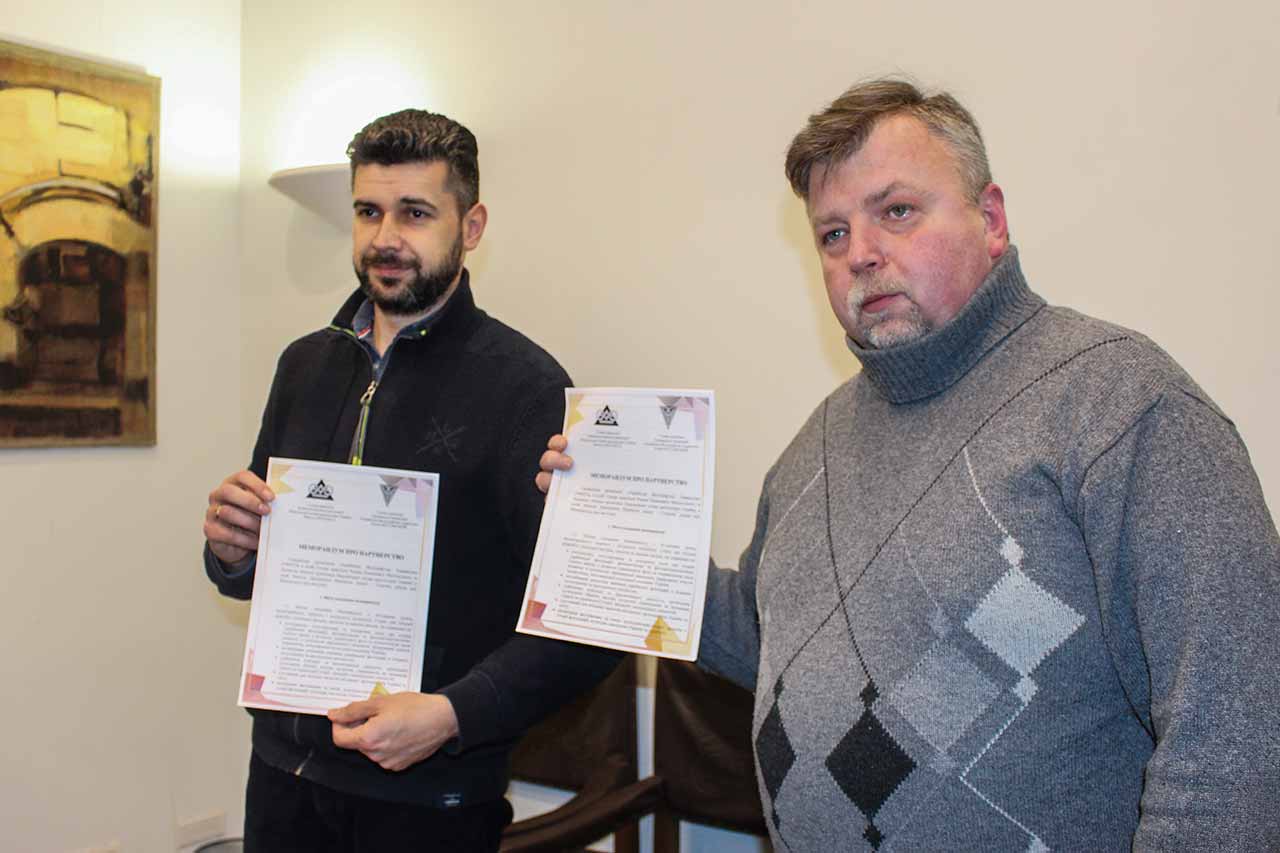 Підписання меморандуму щодо співпраці між ГО «Українське фотографічне товариство» (УФОТО) та ЛОО НСАУ.