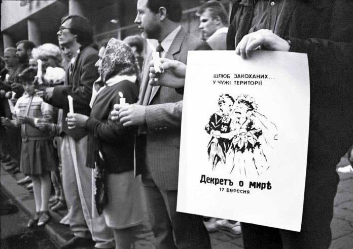 Запрошуємо на відкриття виставки світлин "Рік 1989 - перший не "золотий вересень"